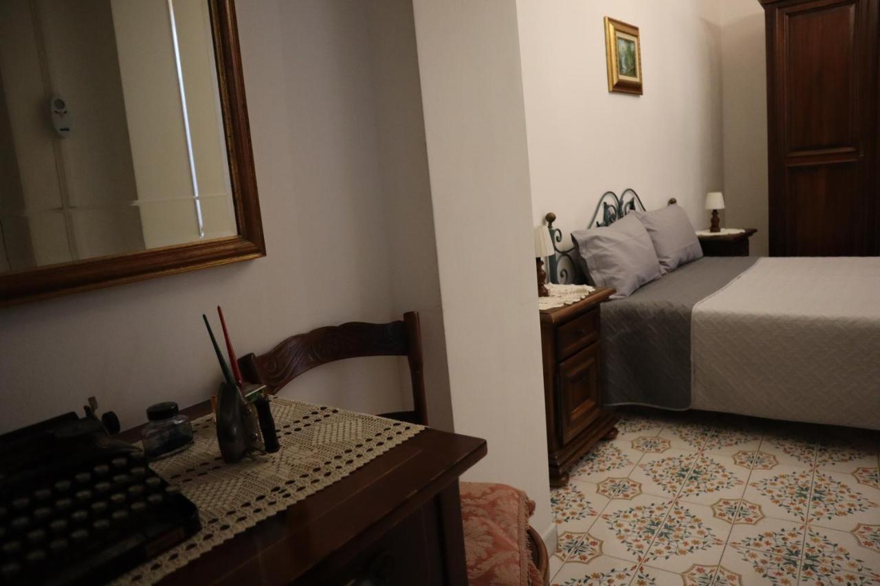 Storia Di Sofia Apartment Наполи Екстериор снимка